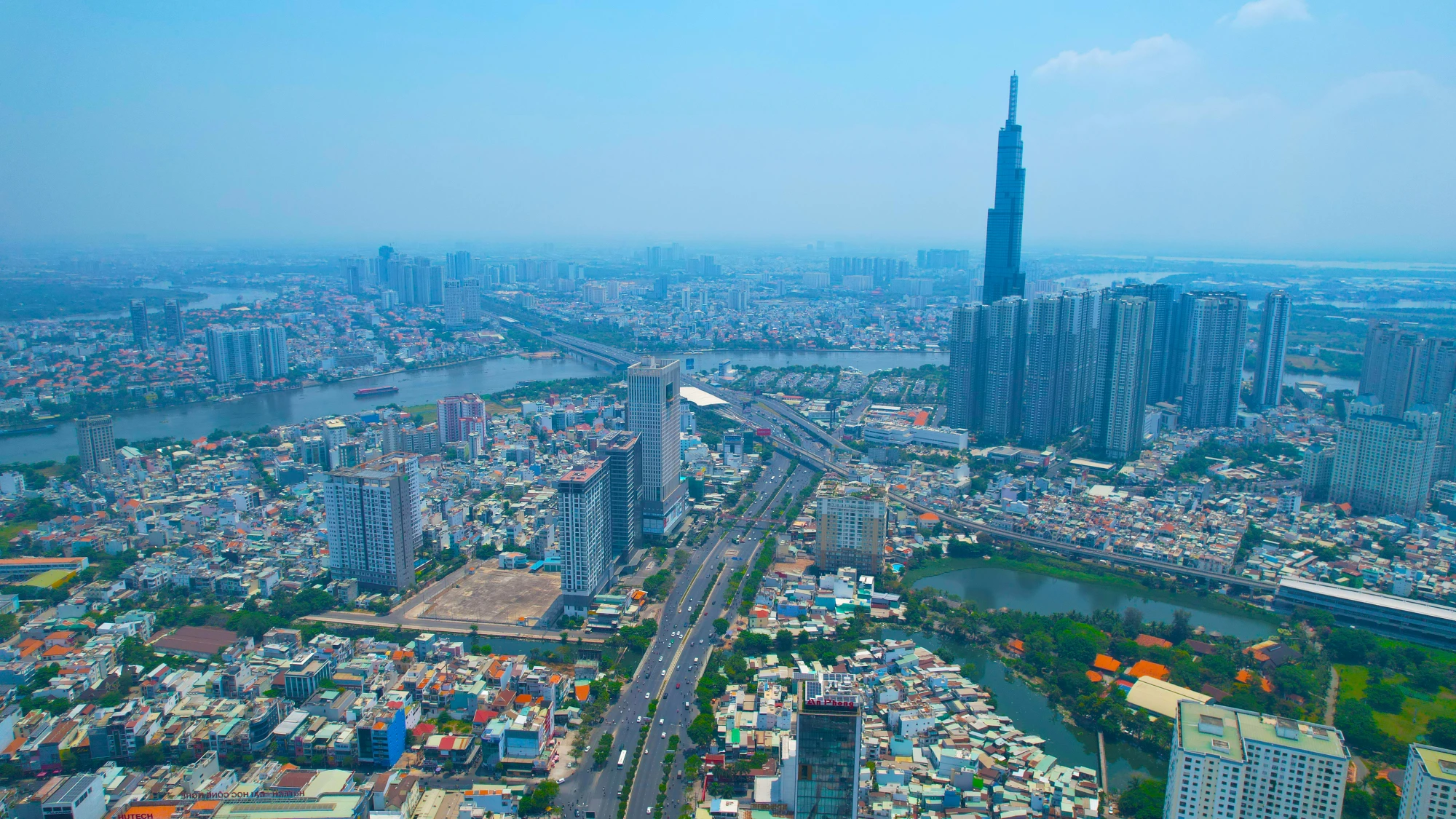 TP. Hồ Chí Minh có sự đa dạng về loại hình du lịch, từ văn hóa, lịch sử đến danh lam thắng cảnh đẹp.