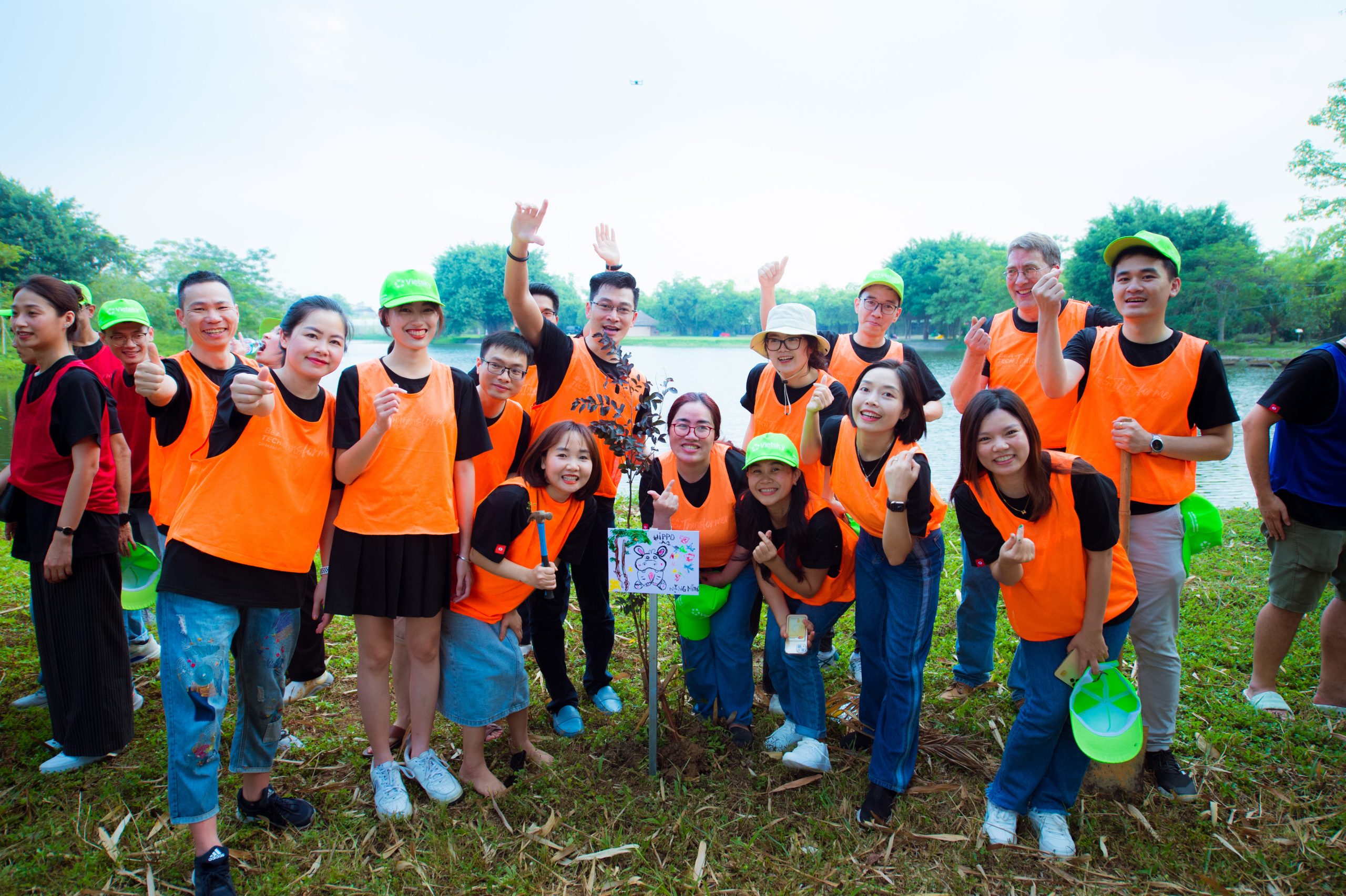 Với đặc điểm nhiều hoạt động phức tạp, việc phân công nhân sự trở thành một yếu tố cực kỳ quan trọng.
