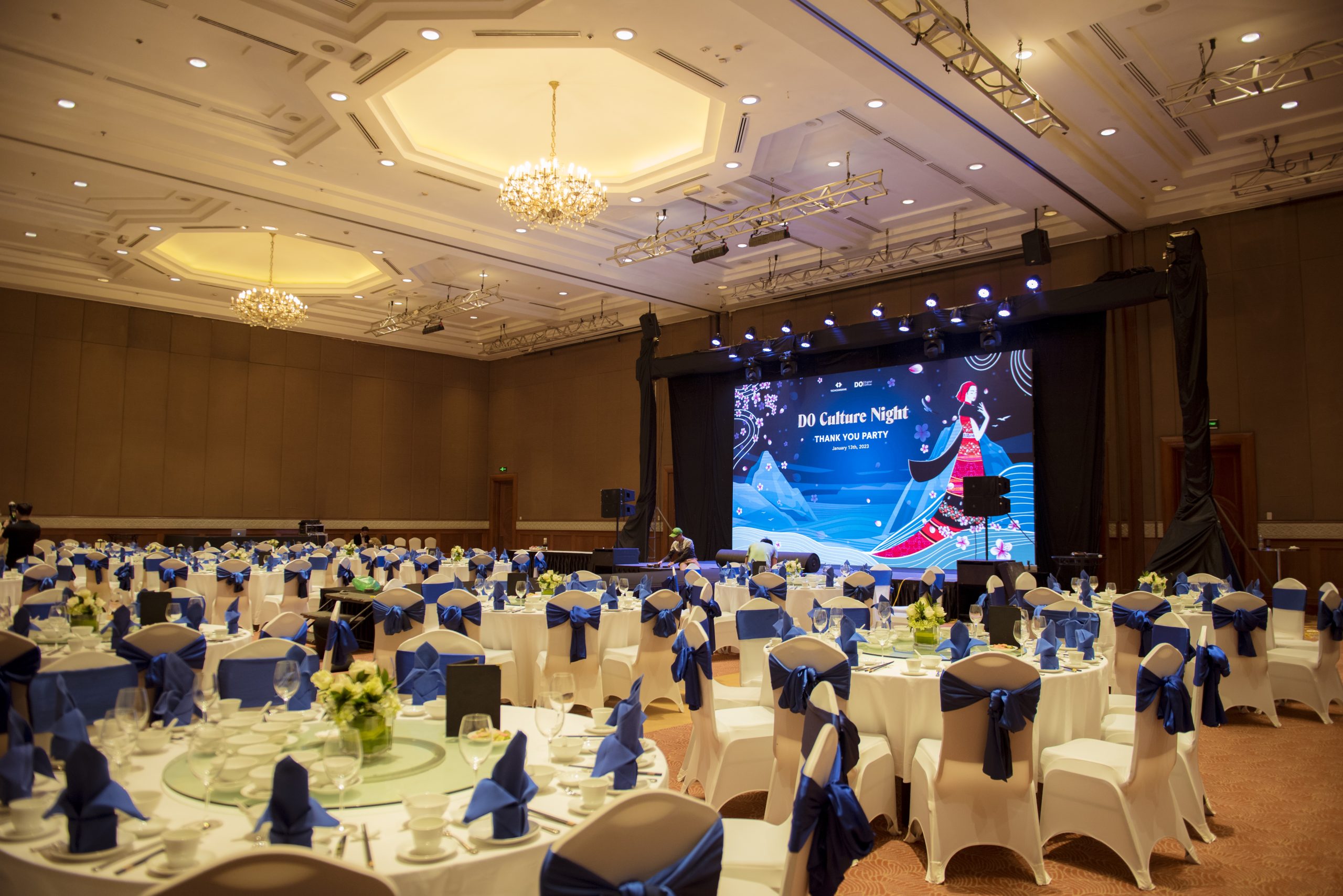 MICE là viết tắt của từ gì? MICE là Meeting, Incentive, Convention và Exhibition.