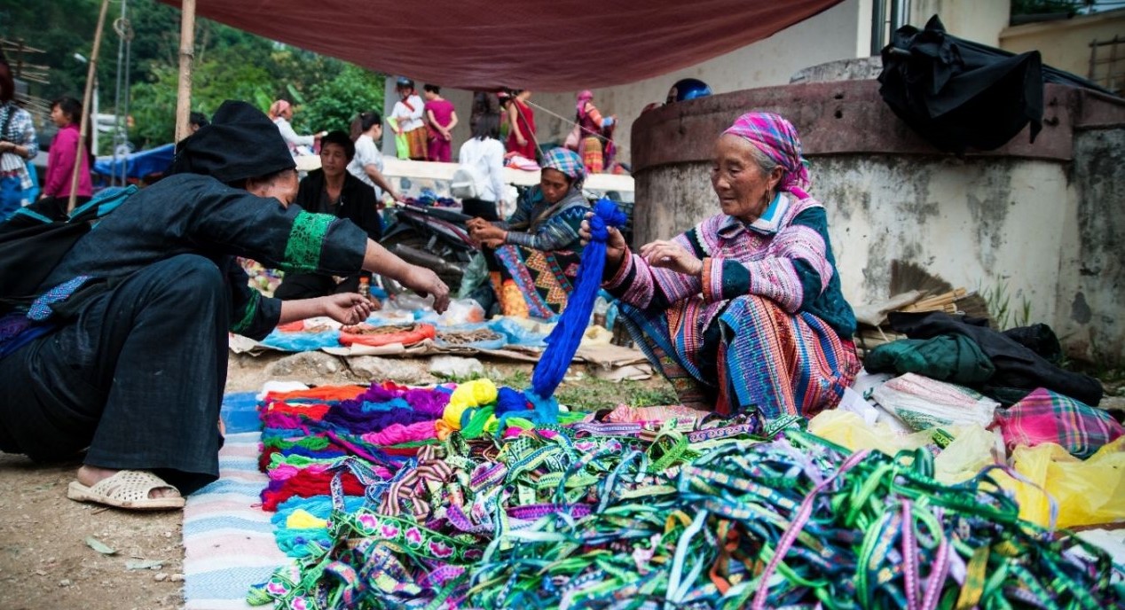 Mỗi tuần chỉ có một ngày để mọi người thể hiện sự chăm chỉ trong việc buôn bán và trao đổi hàng hoá