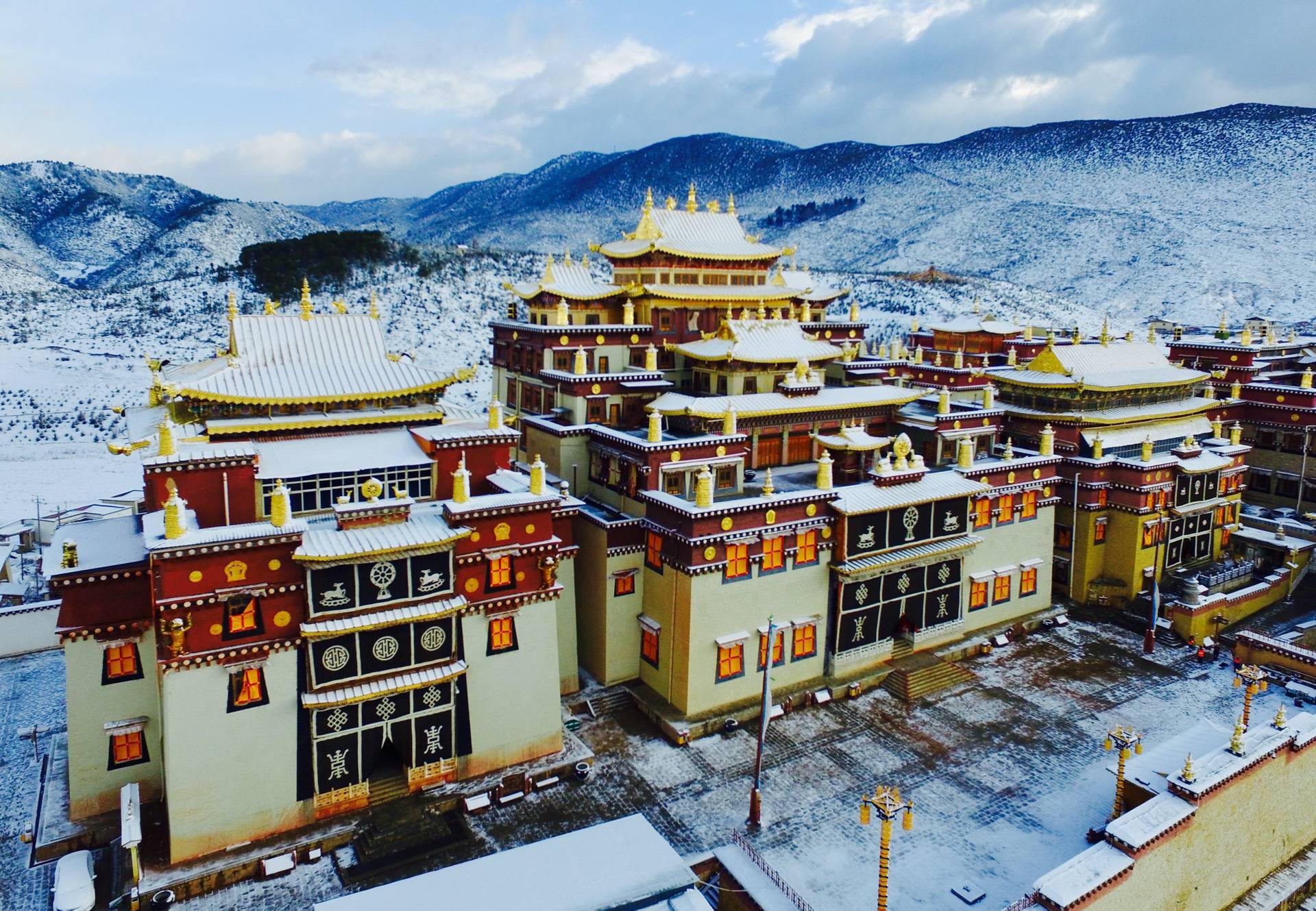 Zhacang Hall