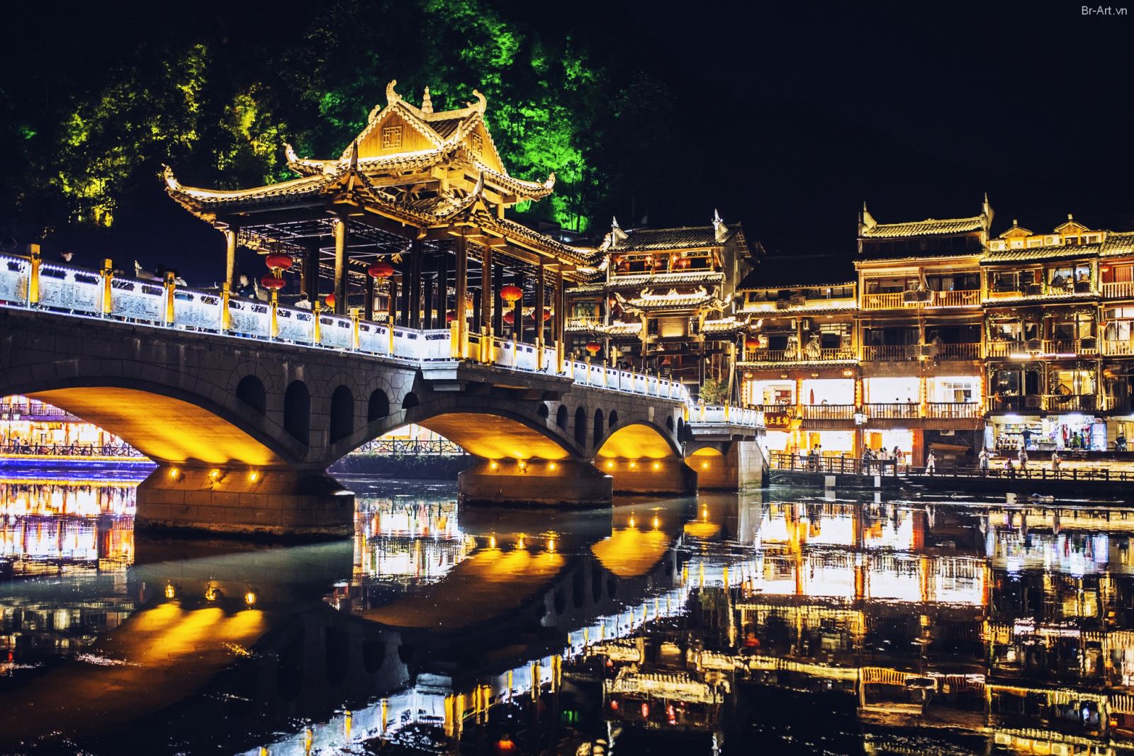 Cầu Phong Kiều Phượng Hoàng Cổ Trấn.