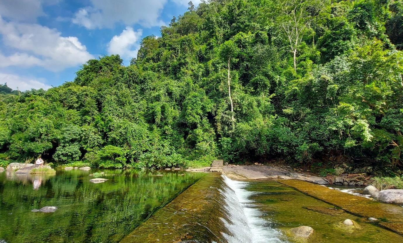 Suối Nước Vàng Bắc Giang là một danh thắng nằm trên dãy núi Phật Sơn
