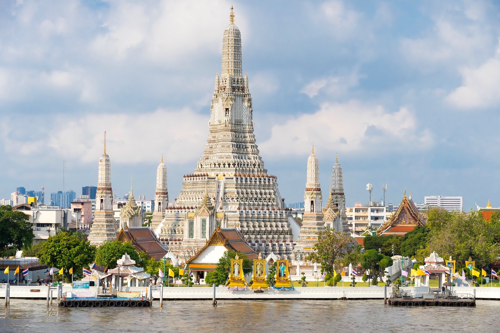 Cách đi Chùa Wat Arun biểu tượng tôn thờ thiêng liêng ở Thái Lan