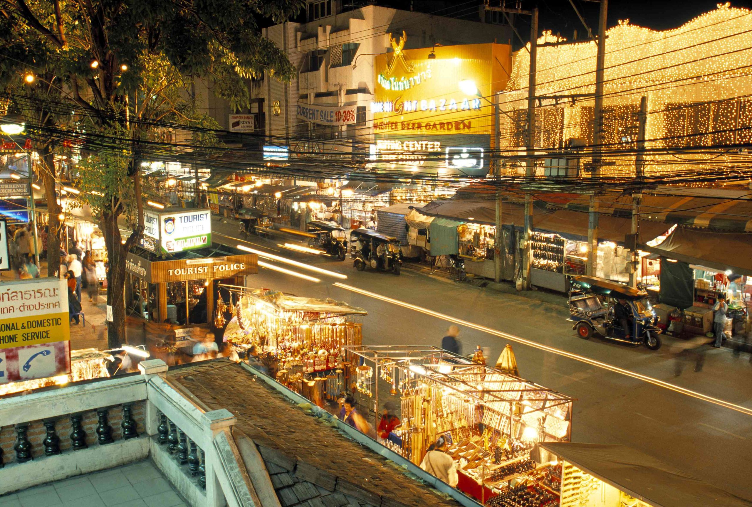 Night Bazaar Chiang Mai là một chợ đêm hoạt động hàng ngày mà mọi du khách đến Chiang Mai đều nên trải nghiệm