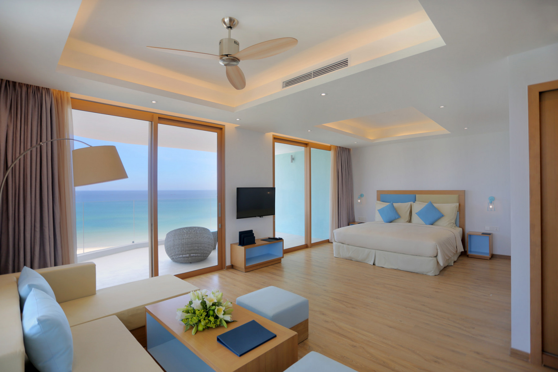 Đặc biệt nổi bật với tầm nhìn rộng hướng biển làm cho căn phòng thêm đắt giá