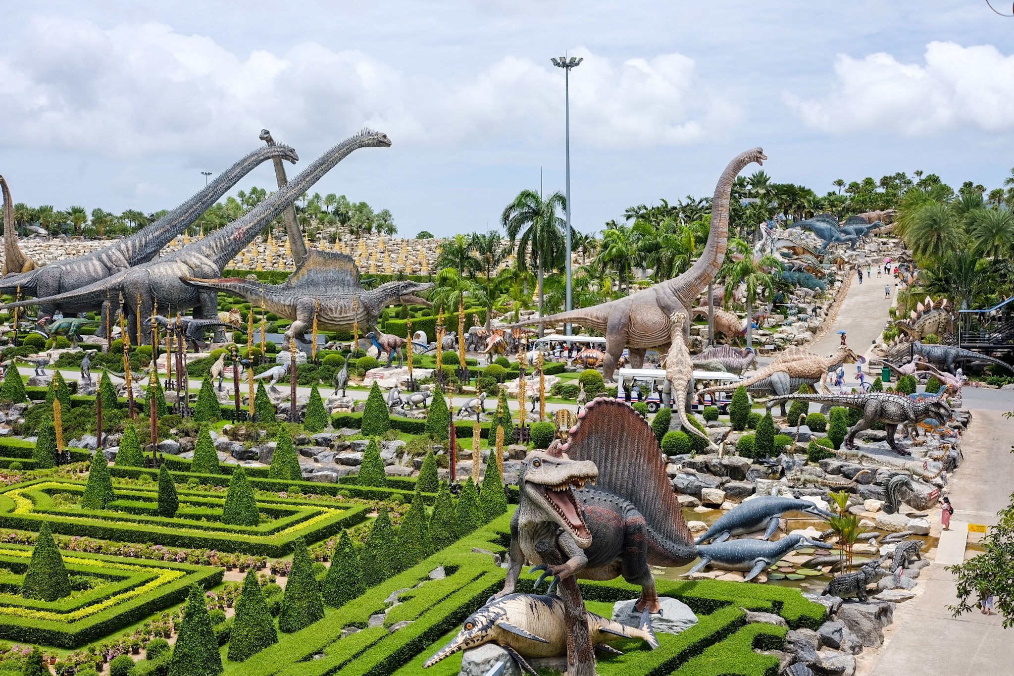 Thời gian lý tưởng để thăm vườn nhiệt đới Nong Nooch ở Pattaya thường là vào mùa xuân và mùa hè