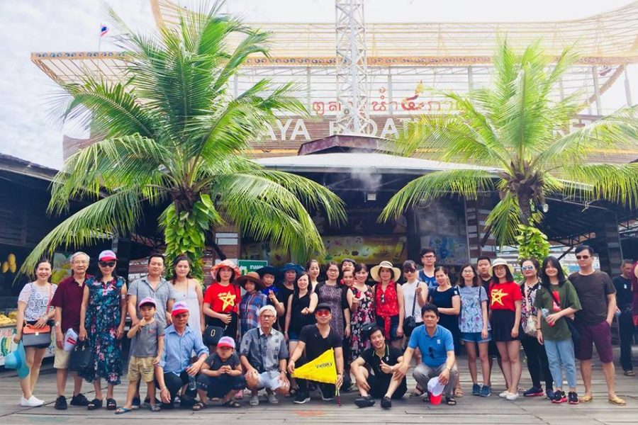 Khách hàng đi tour Bangkok Pattaya 5 ngày 4 đêm qua Vietskytourism