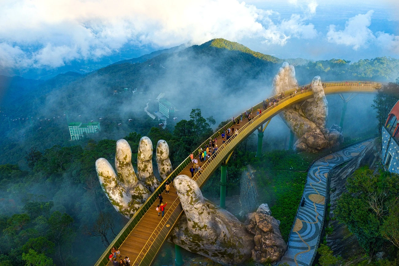 Tour du lịch MICE Đà Nẵng với sự kết hợp tuyệt vời giữa nhóm và bữa gala dinner, mang lại những trải nghiệm trọn vẹn cho đoàn