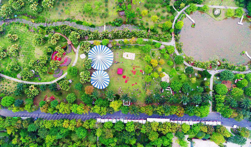 Khu đô thị Ecopark cách trung tâm thủ đô Hà Nội khoảng 16km.