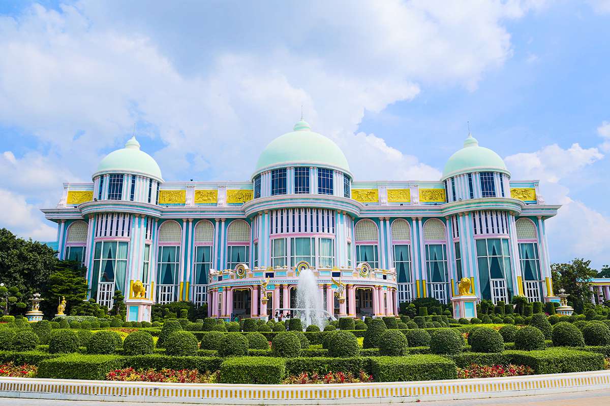 Lâu đài tỷ phú Bansukhawadee