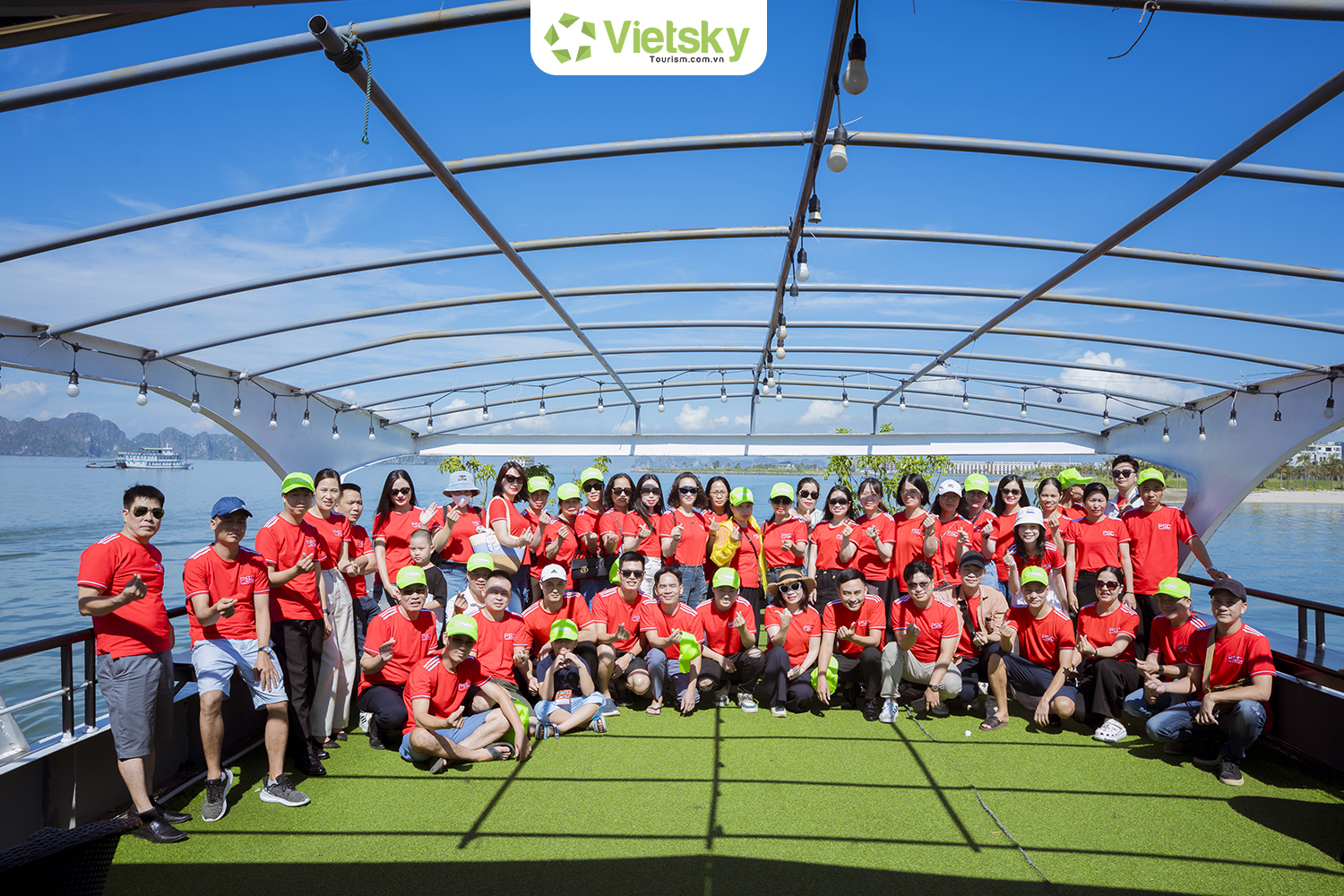 Khách hàng tour Quảng Ninh.