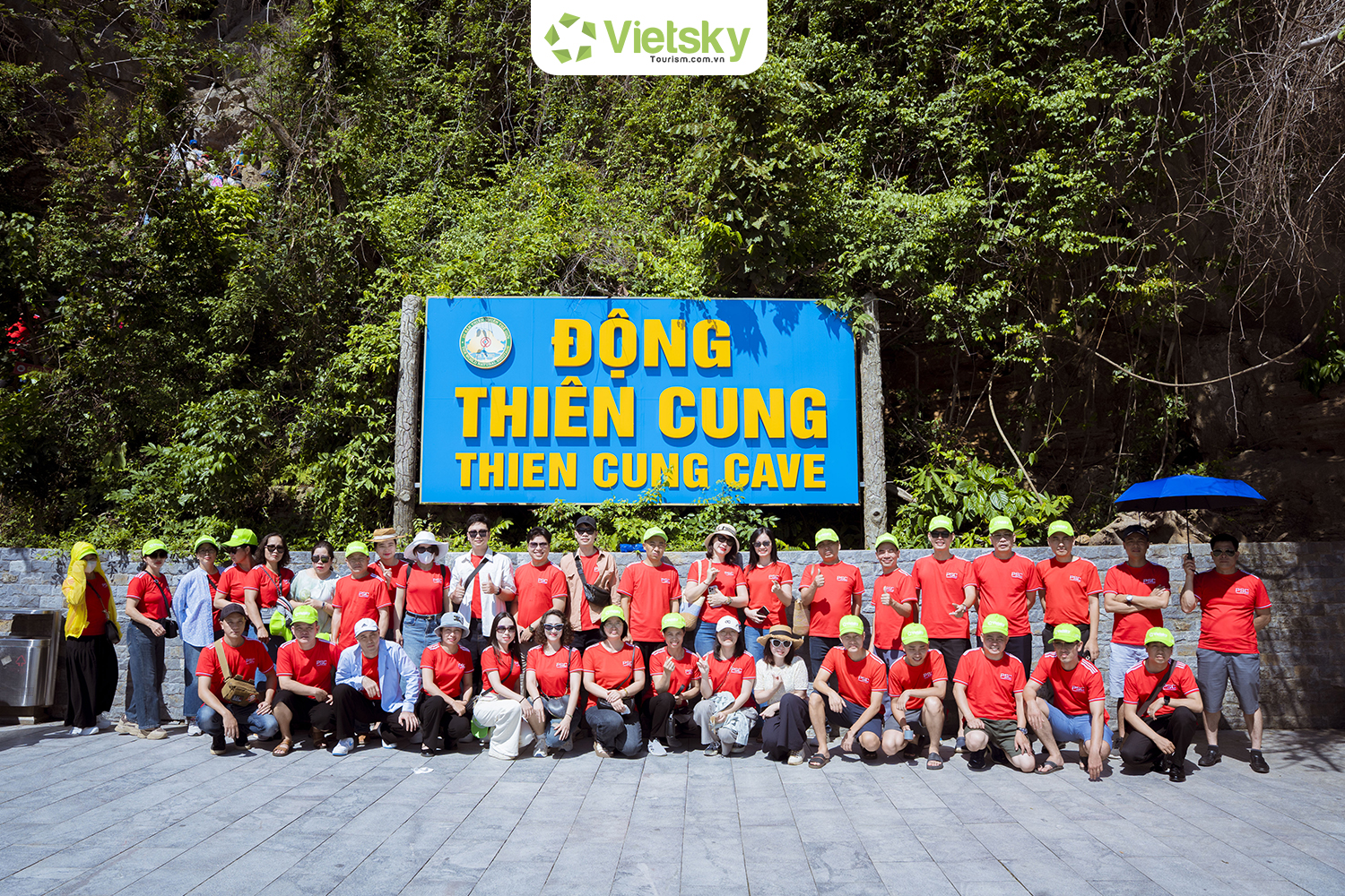 Khách hàng tour Quảng Ninh