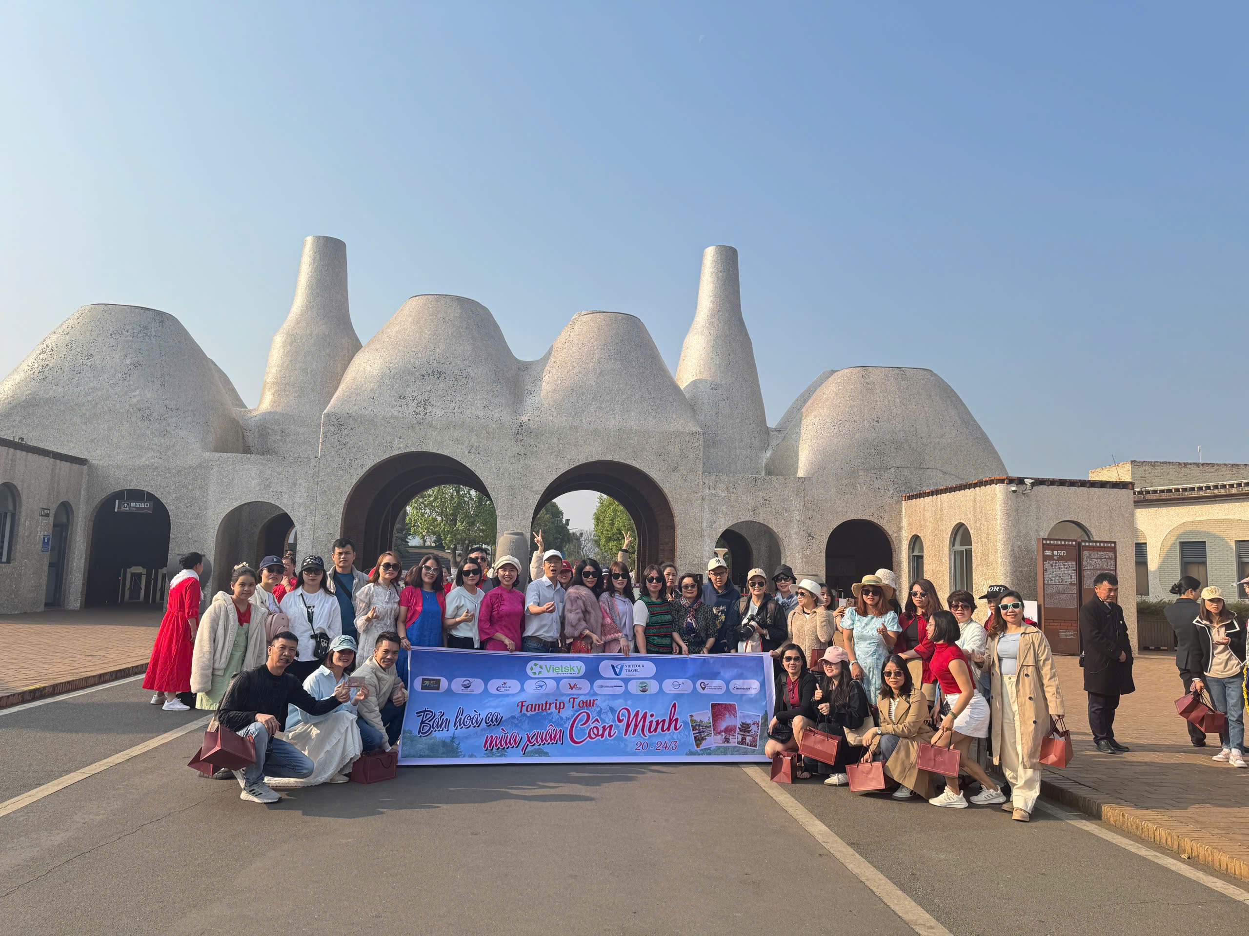 Đoàn Famtrip Côn Minh - Thạch Lâm - Nghi Lương - Di Lặc