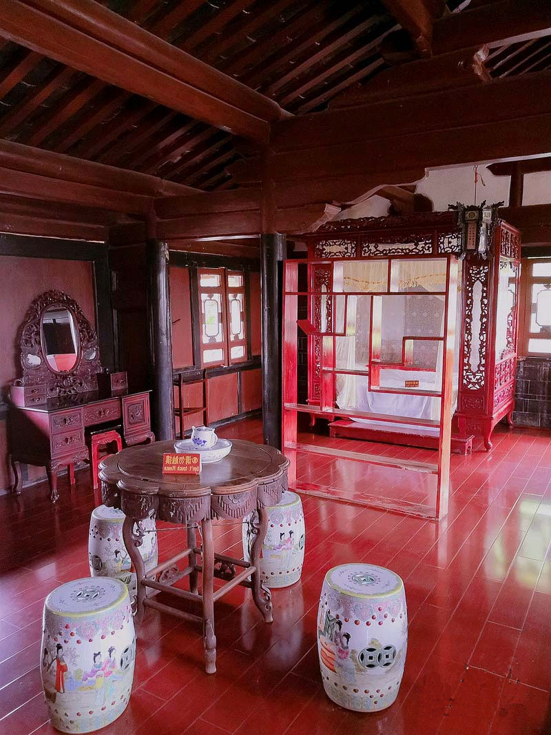 Nội thất bên trong đều được chế tác tỉ mỉ và chạm khắc tinh tế.