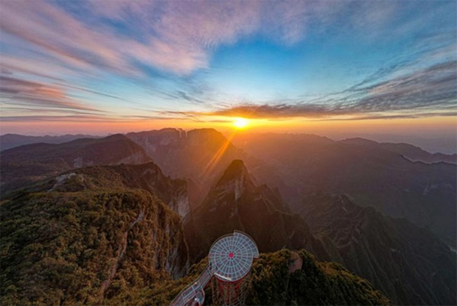 Bức tranh thiên nhiên hùng vĩ giữa Trương Gia Giới