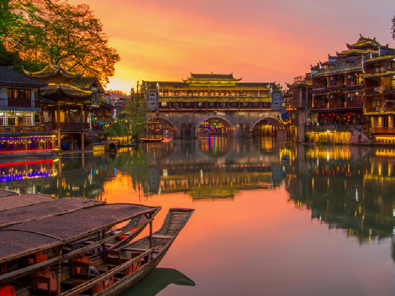 Cầu Hồng Kiều dưới ánh hoàng hôn