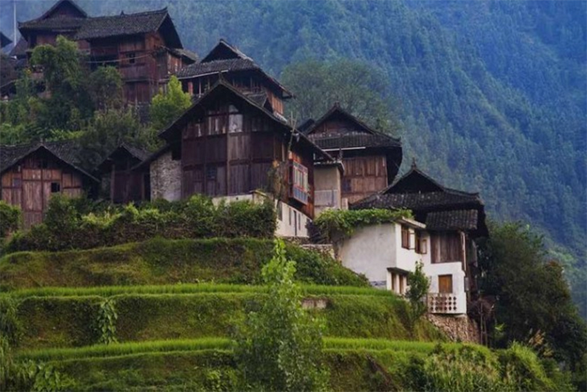 Làng Ưng Oa Trại.