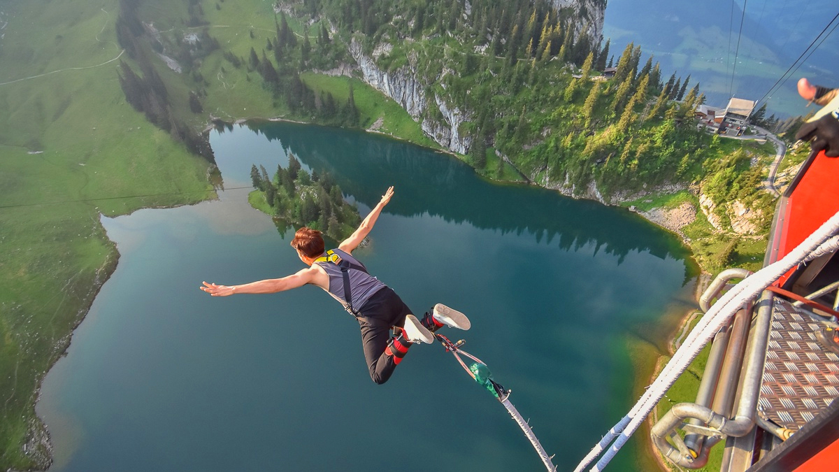 Nhảy Bungee.