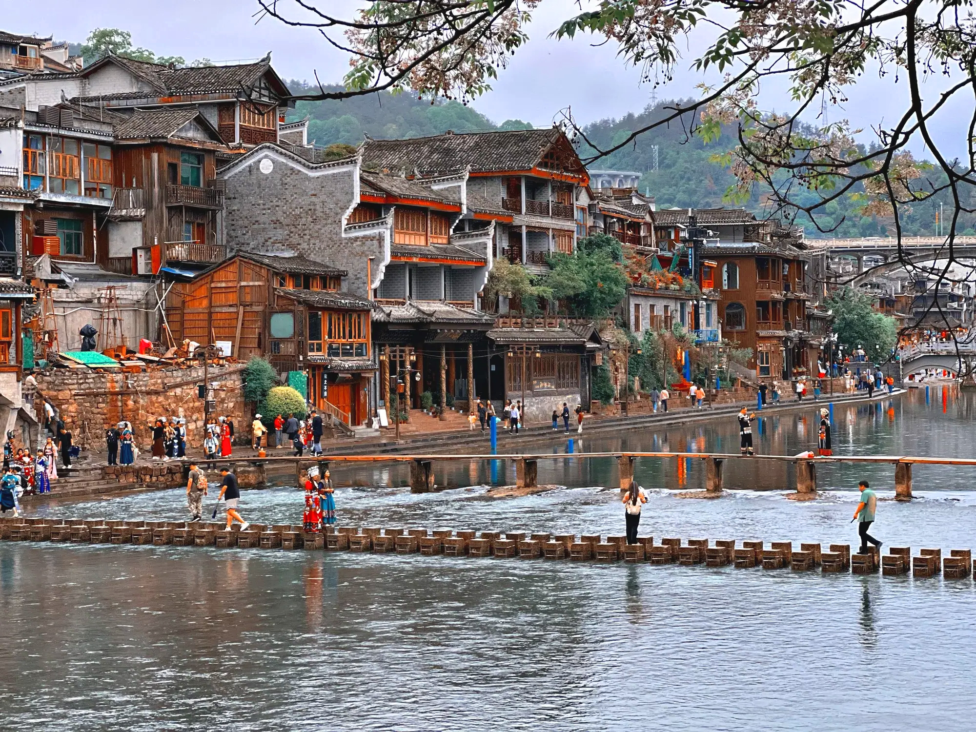 Cầu Đá Nhảy.