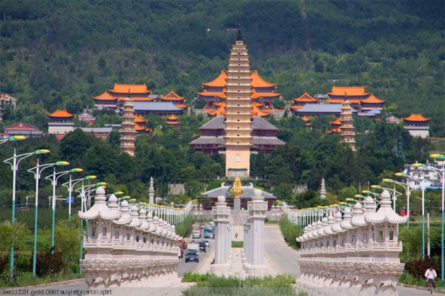 Chùa Sùng Thánh ngôi chùa bề thế bậc nhất Trung Quốc.