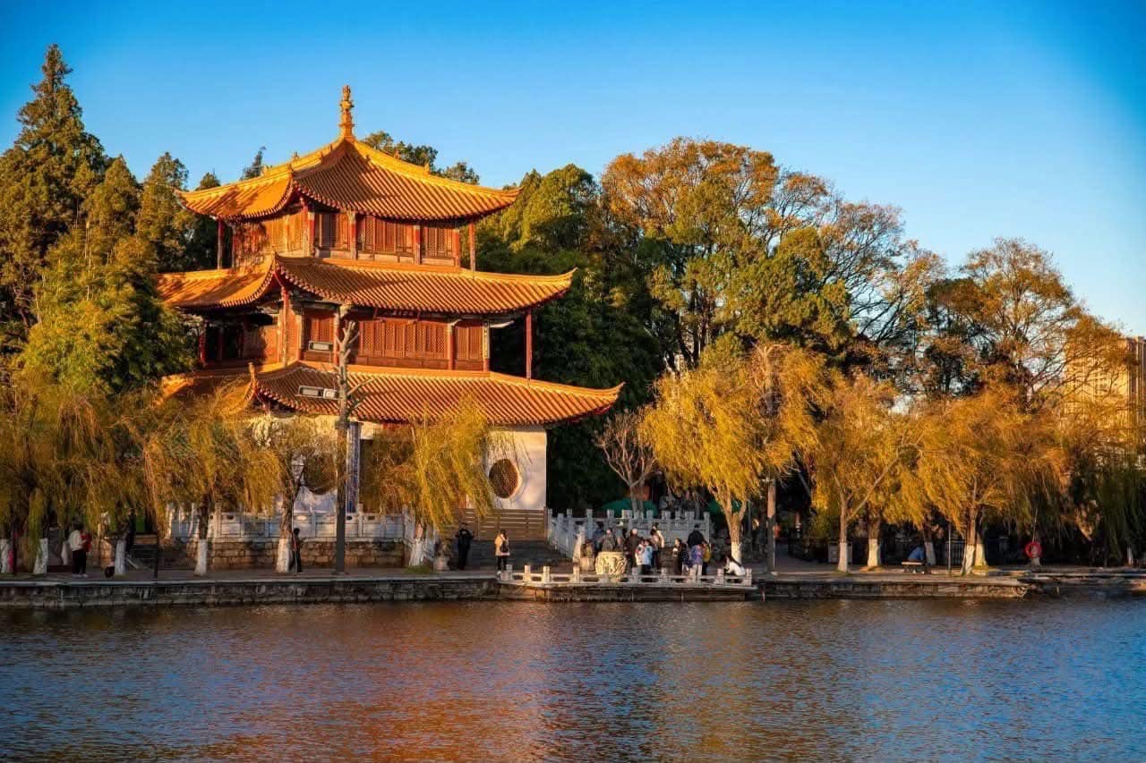 Đại Quan Lầu được làm hoàn toàn bằng gỗ với kiến trúc 3 tầng.