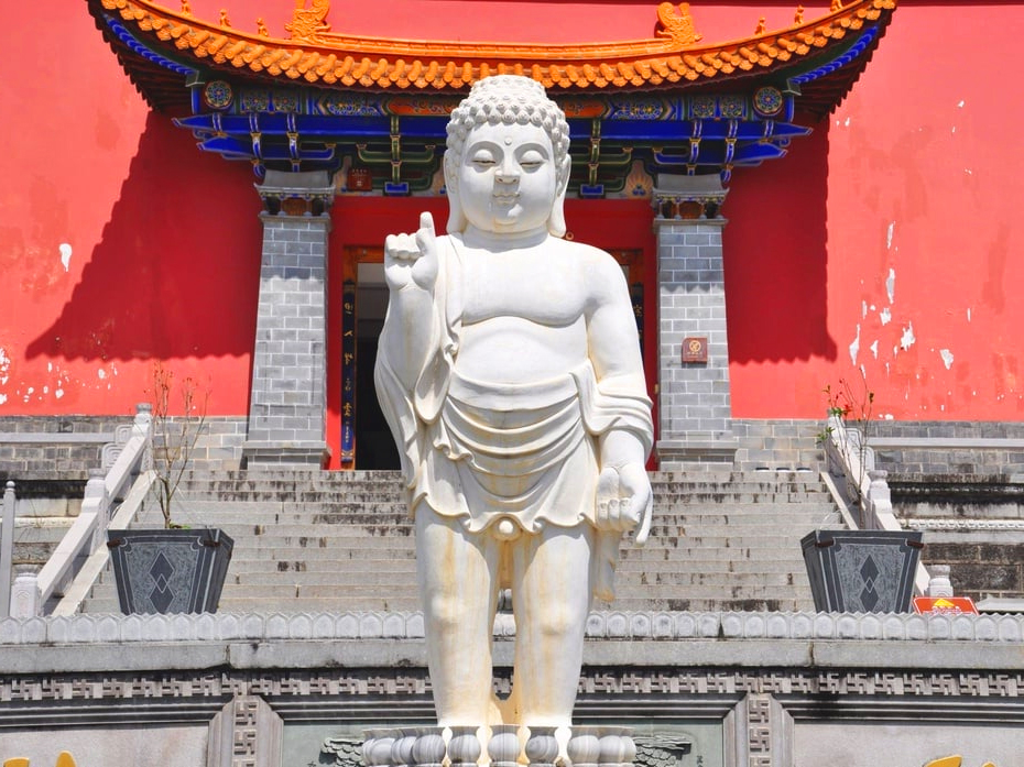 Hệ thống tượng Phật đồ sộ ở Sùng Thánh Tự