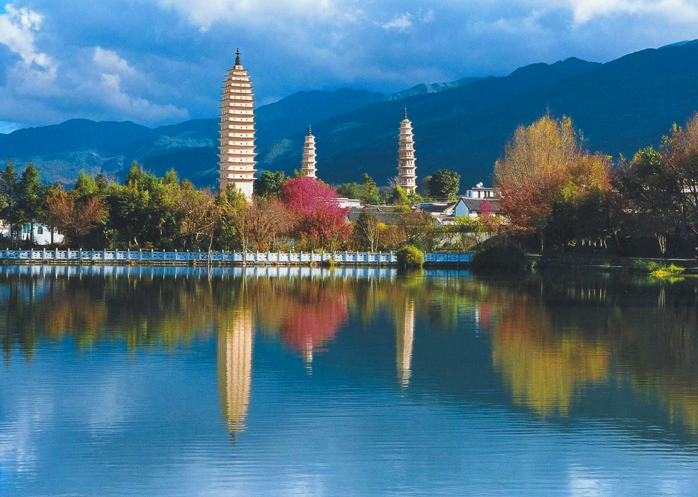 Khám phá bên trong của 3 tòa tháp