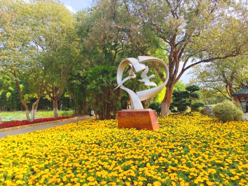 Thủy Nguyệt Hiên ở công viên Thúy Hồ