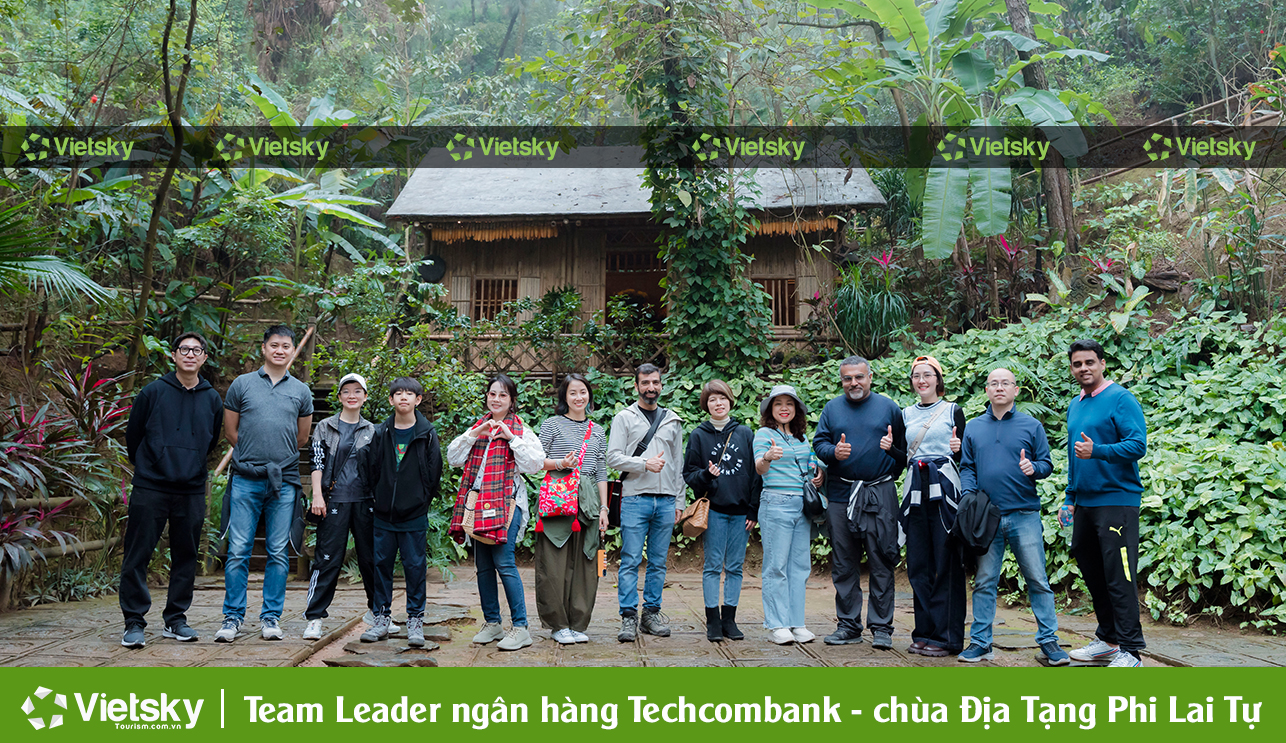 Khách tour Địa Tạng Phi Lai Tự